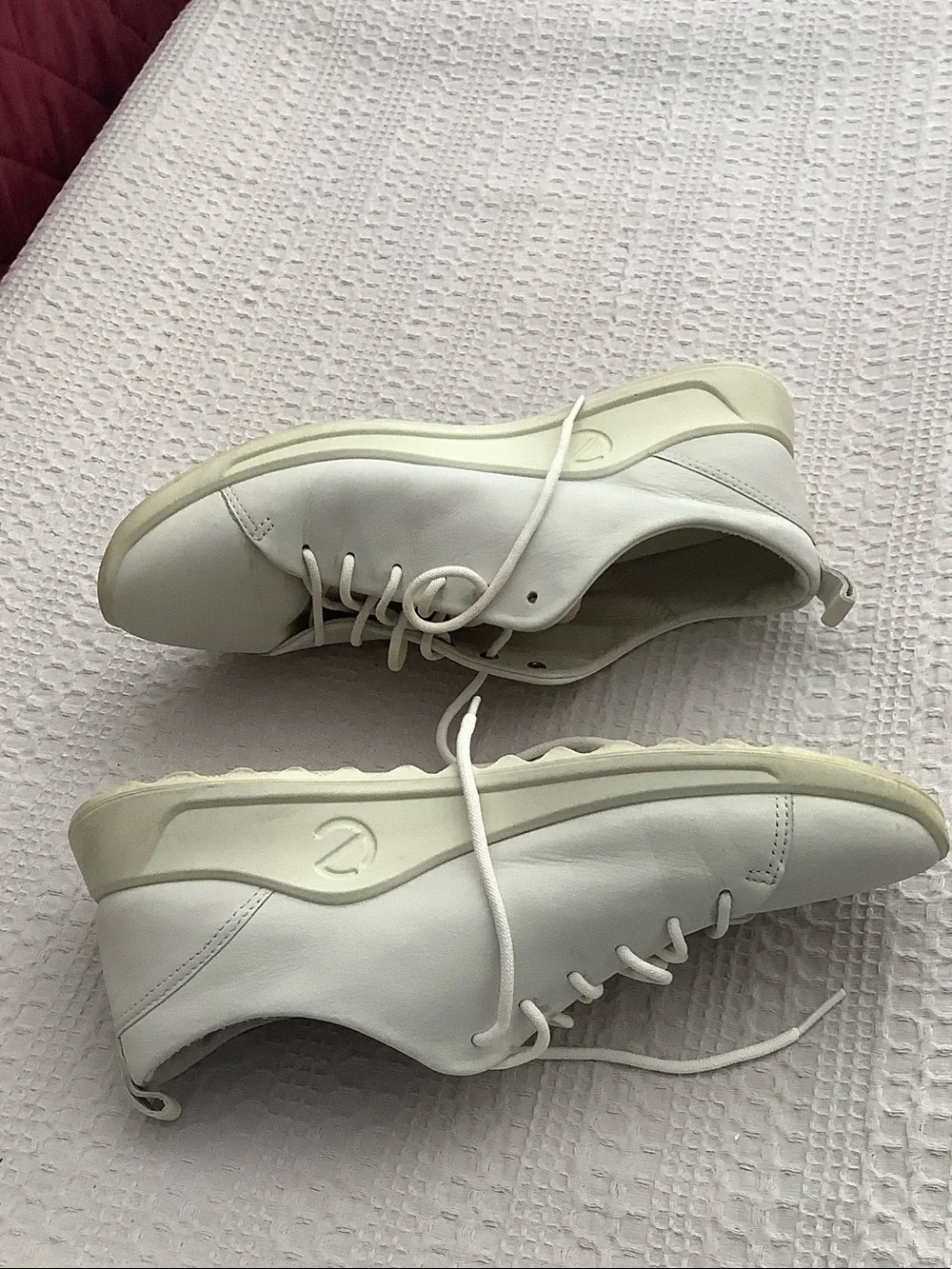 Ecco Women's White Leather Lace-Up Athletic Sneakers
